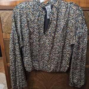 Sadie & Sage Black Floral Puff Sleeve Blouse